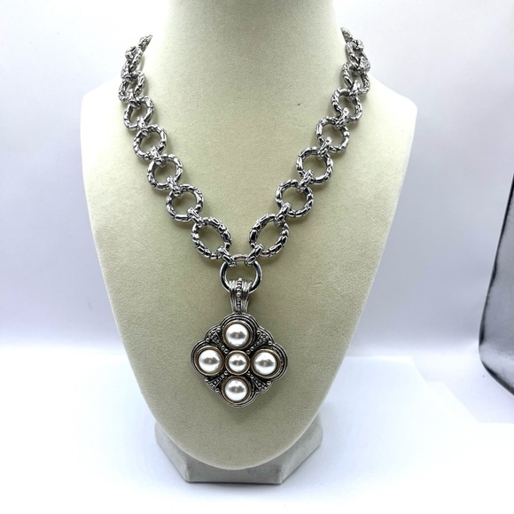 Chunky Necklace Elegant Silver and Pearl Pendant Removable Oversized Necklace - Picture 1 of 15